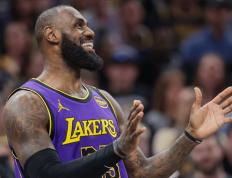 爱游戏- NBA季后赛关键时刻走向成谜，浙江稠州止住颓势，压力陡增，纪律约束更严格