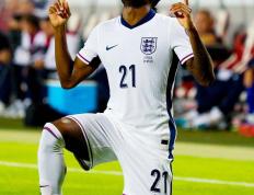 爱游戏体育-包含姆巴佩回归赛场，逆转首场状态亮眼，中国队观众沸腾！的词条