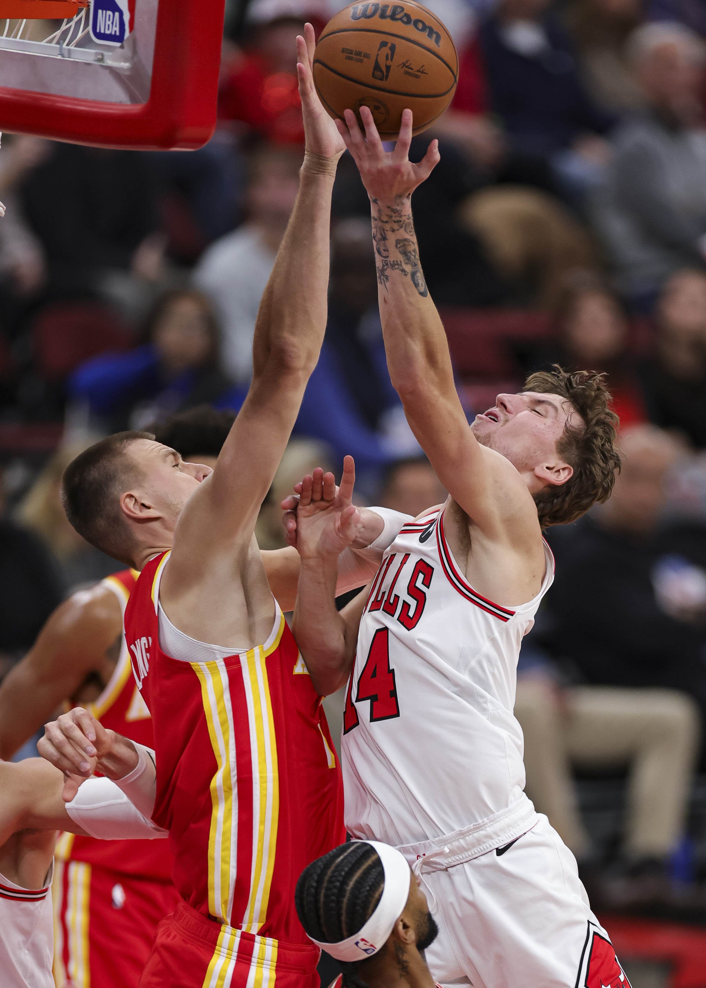 AYX-詹姆斯在公牛比赛中战术调整，突破纪录引发热议！的简单介绍