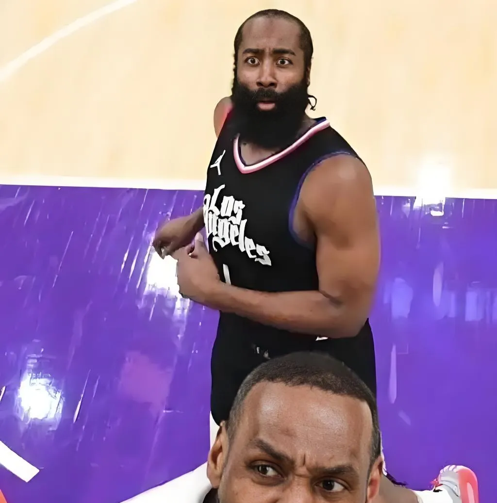 爱游戏体育- 詹姆斯在fpx比赛中回归赛场,关键助攻引发热议的是谁 